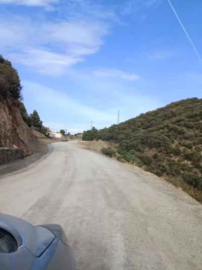 Achèvement et réalisation de la voie de liaison entre la Route Nationale n°64 et le CEM Chahid Saïdoun Rebih (1,360 km)